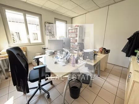 location bureaux 157 m²