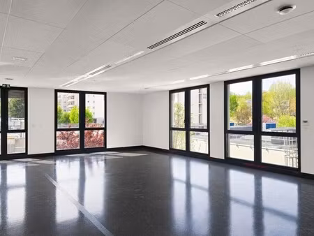 location bureaux 130 m² à 657 m²