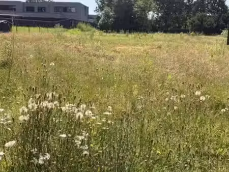 zeer rustig gelegen bouwgrond voor half-open bebouwing op 6are21ca