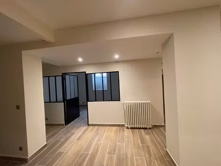 location local professionnel 270m²