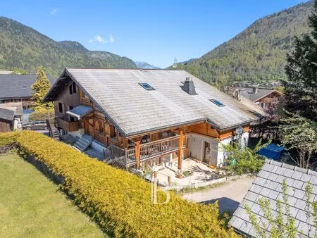 morzine - ferme mitoyenne 5 chambres et 5 salles de bains  avec un appartement de 3...