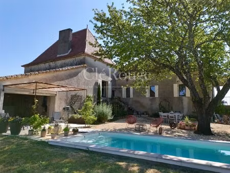 a 10 minutes d'eymet - élégante propriété de caractère avec piscine chauffée et vue...