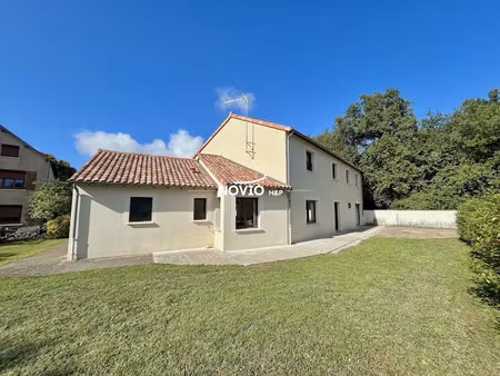 vente maison 6 pièces 205 m² à beaumont (86490)  273 500 €