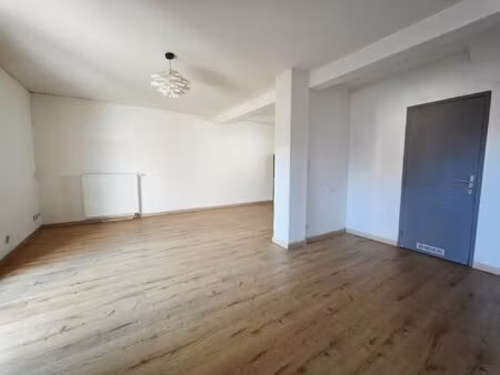 t3 de 67m2 en rez de jardin à rafraichir !