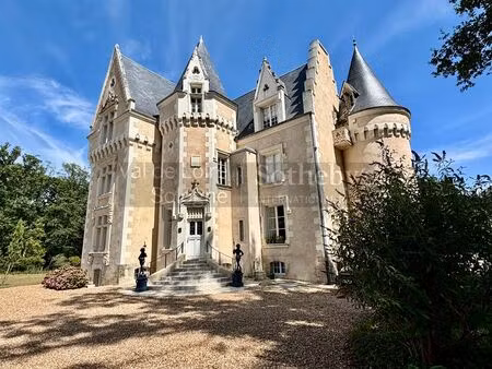 château sur 24 hectares proche loches