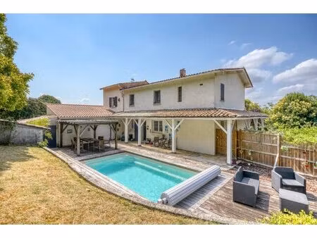 maison en r+1 8 pièces de 202m2 habitables avec atelier et piscine le tout sur parcelle de