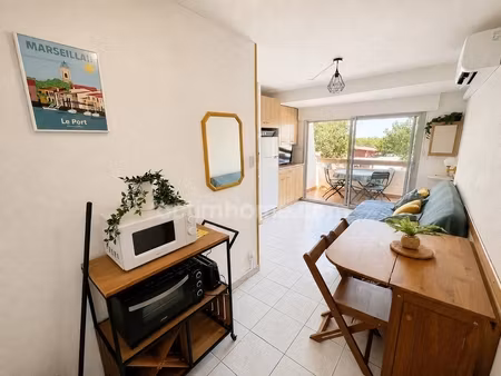 t2 rénové de 24 m² avec terrasse  climatisation et accès plage à marseillan-plage (34)