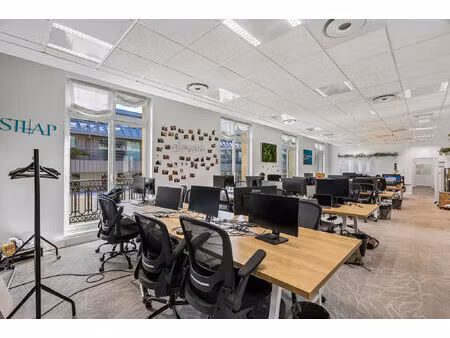 location local professionnel 769m²