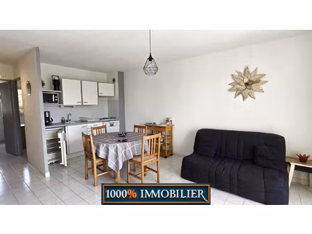 t3 + terrasse à 390m des plages