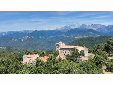 propriété historique d'exception au cœur des pyrénées catalanes