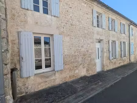 charmante maison charentaise d'environ 145 m2 avec 4 chambres-dépendances et grenier...