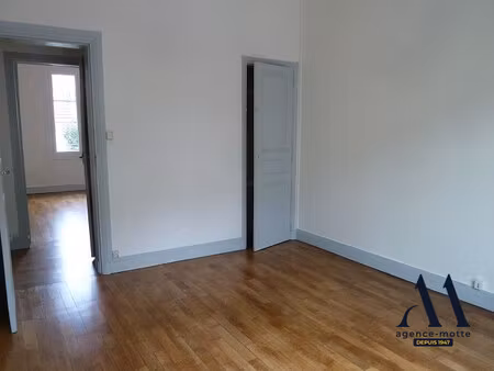 location appartement 3 pièces 53m² tours 37000