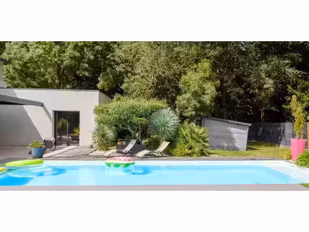 maison avec piscine et jardin bessines (79)