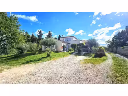 propriété à boisseron : nature  espace et fort potentiel locatif réunis