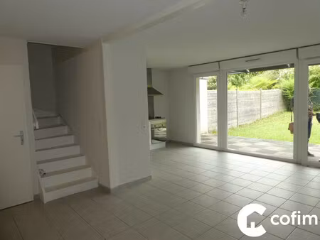villa mitoyenne recente t4