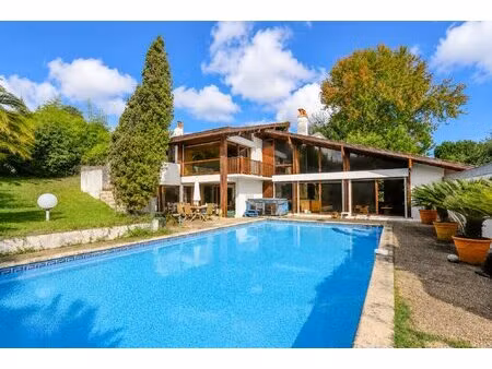 maison d'exception à vendre à arbonne - 7 pièces  piscine  double garage