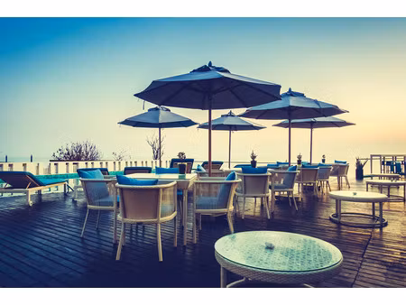 vente local commercial 4 pièces 157m2 hyères 83400 - 409000 € - surface privée