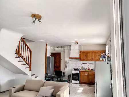 courthezon - exclusivite intra muros au calme . maison 3 chambres - garage