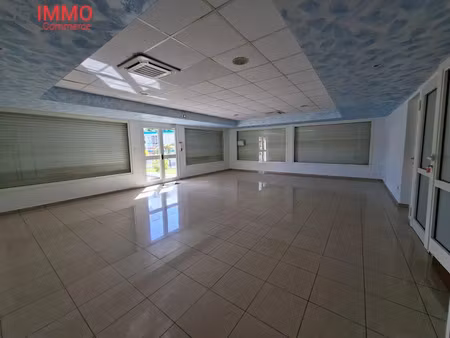 location locaux professionnels 2 pièces 70 m² à petit canal (97131)  1 470 €