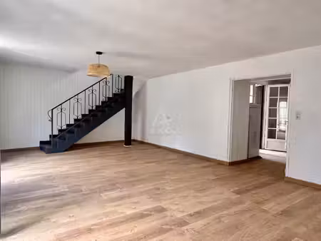 maison de village rénovée de 130m2 environ avec dépendances et jardin clos – à 20 min...