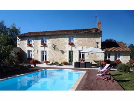 vente maison 6 pièces 277 m² à la chaussee (86330)  450 000 €