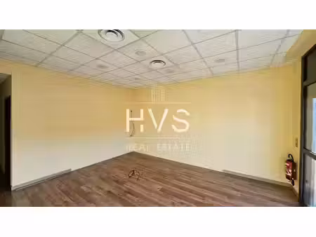 location commerce aix-en-provence 13080 151m²