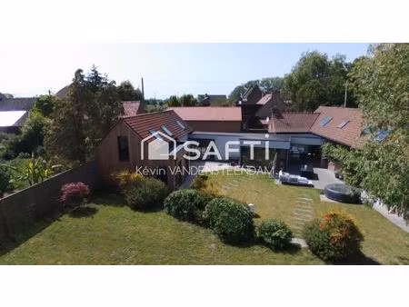 corps de ferme 7 ch. 256 m2 sur 2 600 m²