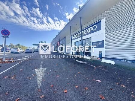 vente commerce bressuire 79300 592m²