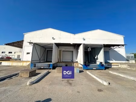 location local d'activités 838 m²