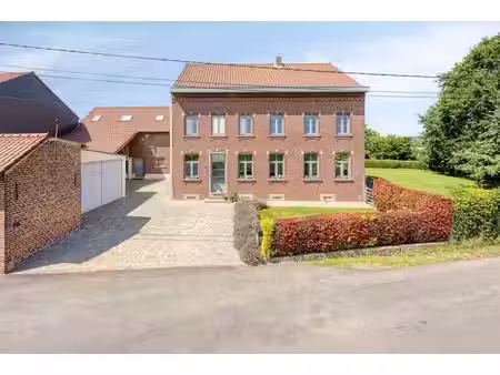 spacieuse maison de charme avec emplacement exceptionnel