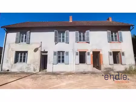 molles ensemble immobilier de 170m² à rénover