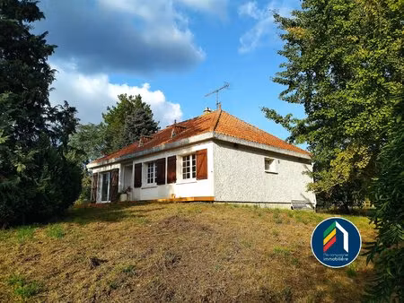 maison sur sous sol sur 4900 m2 de terrain aux portes de la roche sur yon