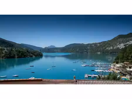 saint-julien-du-verdon – maison de village de standing avec vu