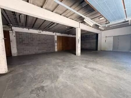 entrepôt de +/- 152 m² à louer au cœur du village de blicquy