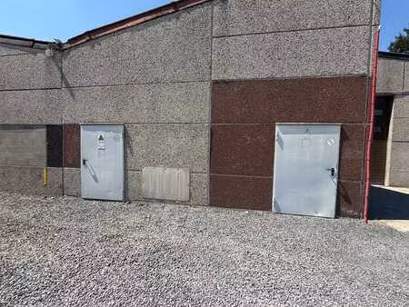 local de stockage (+/- 58 m²) sur 2 niveaux (+ 29 m²/niveau)