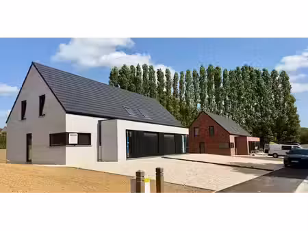 maisons contemporaines dans un cadre verdoyant