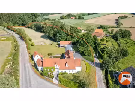 frasnes – propriété avec 3 logements & chambres d'hôtes