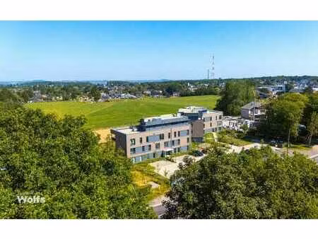 appartement au rez avec terrasse et 2 emplac. de parking !