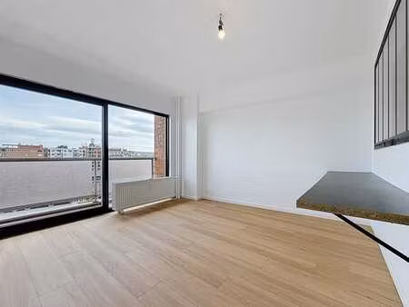 beau studio entièrement rénové