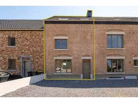 jolie maison 2 façades entièrement rénovée à fallais