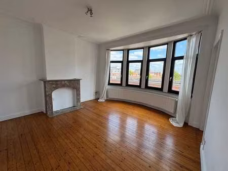 appartement 1 ch. ixelles  parquet & cheminée