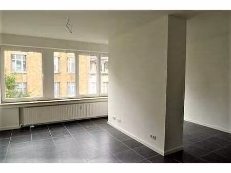 district européen : beau studio moderne 35 m²