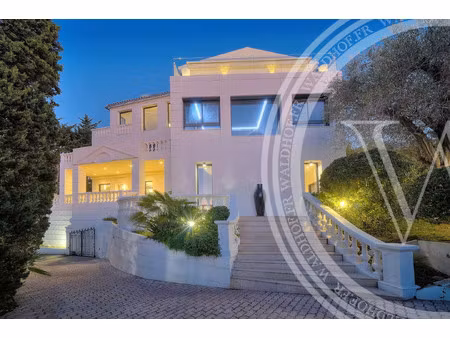 villa de luxe à louer dans le quartier montfleury