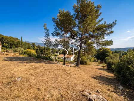 draguignan -terrain constructible en position dominante
