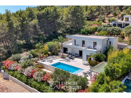 villa contemporaine avec piscine dans un cadre nature