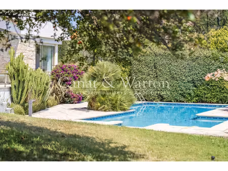 villa de luxe à vendre dans le quartier hauteurs de carqueiranne