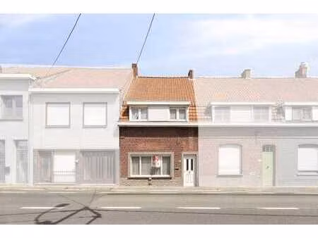 maison familiale avec jardin et beaucoup de potentiel à vend
