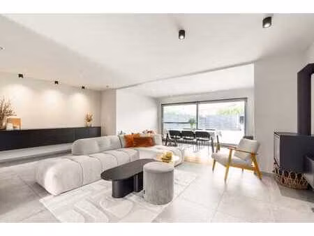 maison lumineuse de trois chambres  prête à emménager