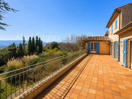 ferme à vendre à grimaud