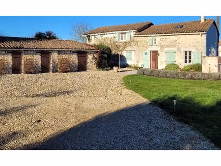 maison de caractère avec piscine – 228 m² – 6 chambres – pamproux